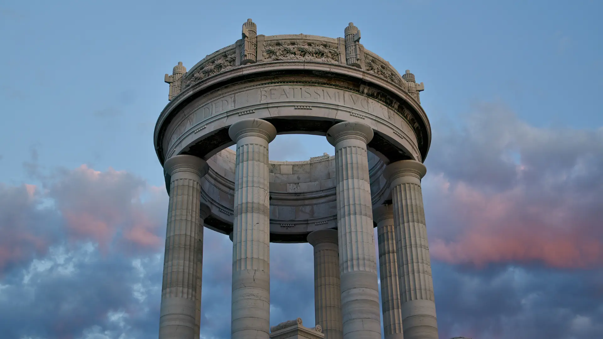 Immagine del Monumento ai Caaduti del Passetto in Ancona